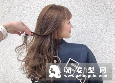 卷发怎样打理才好看 初学者也能轻松上手美丽卷发教学