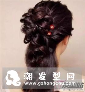 经典新娘敬酒礼服发型 盘发造型端庄显大气