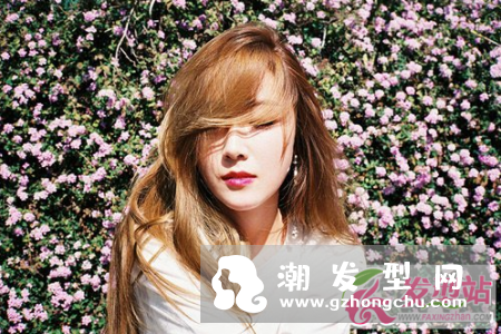 阳光曝晒头发干燥又分岔？5个对抗紫外线损害保养tips