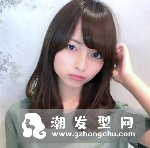 日常好看又显瘦的发型 甜美中长直发梨花卷是首先