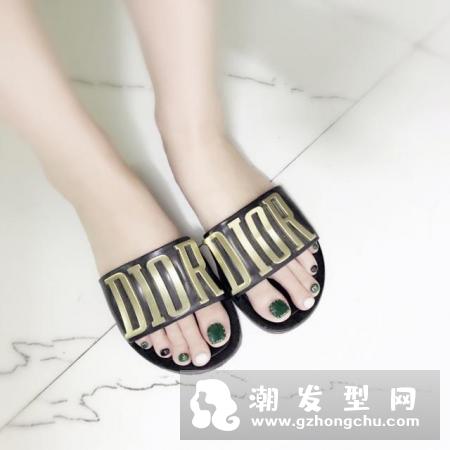 脚趾美甲新款式图片 薄荷绿金箔镜面美甲任你挑