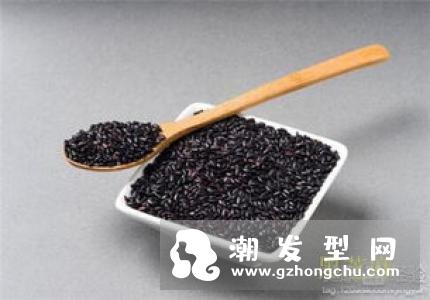 吃什么可以让头发变黑柔顺 能使头发变亮变柔顺的食物