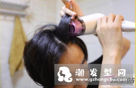 男士中分发型打理教学 男生蓬松中分发型这样弄最好看