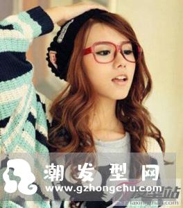 斜刘海如何打理好看 搭配卷发洋气瘦脸美cry