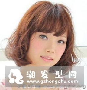短发女生荷叶头烫发 内扣发尾才是瘦脸利器