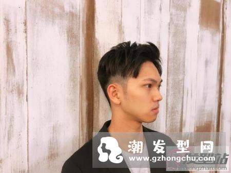 男生湿发造型怎么弄 微湿感让你秒变男神