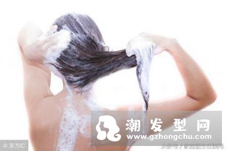 用盐水洗头的步骤 能生发吗
