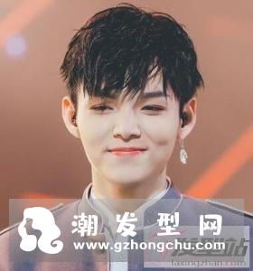 男生颧骨突出适合什么发型 帅气发型不仅时尚还修颜