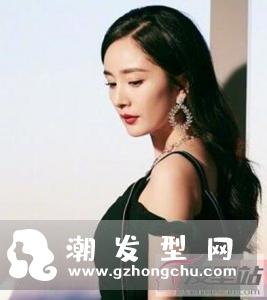 烫黑色卷发会显老吗 减龄又优雅散发女人味