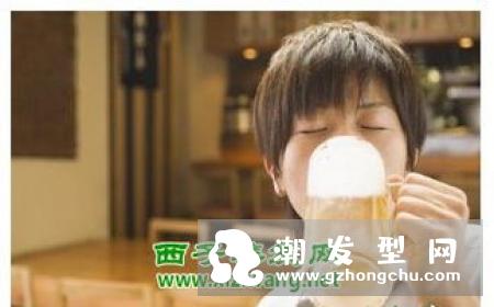 啤酒洗头的正确方法有哪些 坏处有哪些