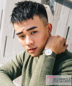 阳光帅气的男生发型 秒变时尚小哥哥颜值飙升