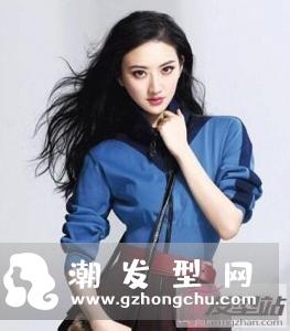 烫黑色卷发会显老吗 减龄又优雅散发女人味