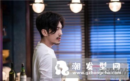 男生圆脸适合什么发型 时尚男发精致修颜又潮搭