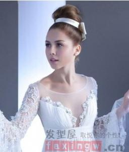 新娘长发怎么编好看 侧扎发辫变唯美仙女