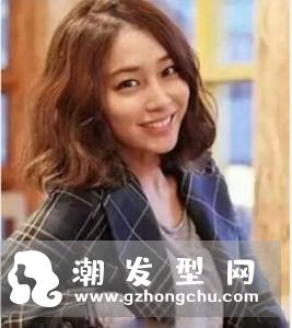 短发适合波浪卷吗 波浪卷短发洋气减龄更显气质