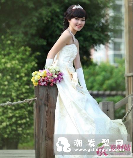 女士新娘盘发图片 婚纱照就选它很有女人味