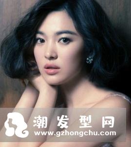女生中长发蛋卷头 动感与时尚相融合才是最美
