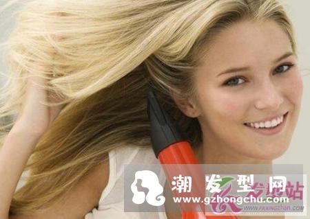 吹风机吹头发有哪些技巧 正确使用吹风机吹头发的方法