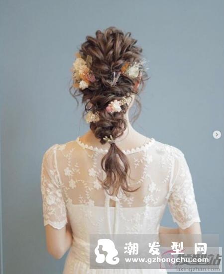 超漂亮姐妹伴娘发型 简约优雅很适合出席婚礼