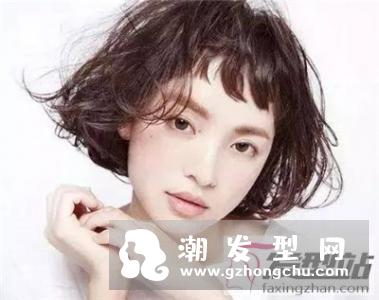 复古羊毛卷短发 慵懒风也可以女人味十足