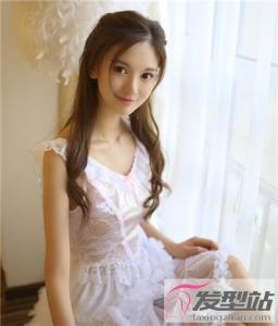 可爱型卷发发型女 减龄显嫩女生卷发发型