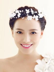 新娘半披肩发型怎么梳好看 半扎公主头搭配鲜花很仙女