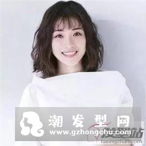 复古羊毛卷短发 慵懒风也可以女人味十足