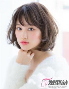短发女生荷叶头烫发 内扣发尾才是瘦脸利器
