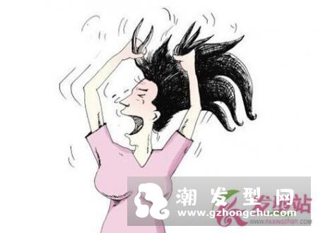 21岁漂亮女孩8年拔光了满头秀发 拔毛癖拔头发都有哪些危害？