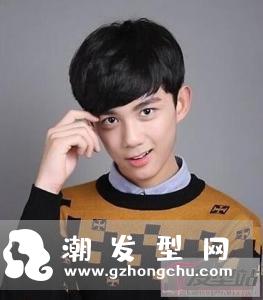 初中男生流行什么发型 简约帅气成受欢迎学长