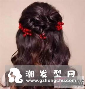 经典新娘敬酒礼服发型 盘发造型端庄显大气