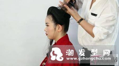 古装新娘发型教程图解步骤 中式新娘盘发更加端庄有气场