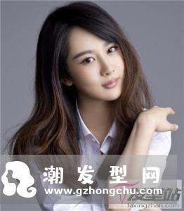长卷发怎么搭配刘海好看 偏分斜刘海瘦脸又优雅