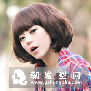 短发梨花头怎么弄好看 蓬松发尾展现妩媚淑女范
