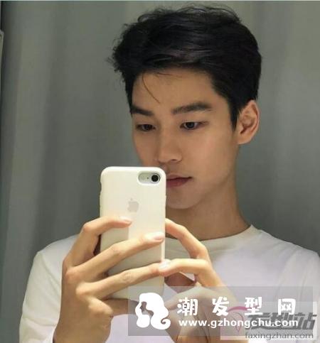 简单帅气初中男生发型 选对发型颜值提升不止一点点
