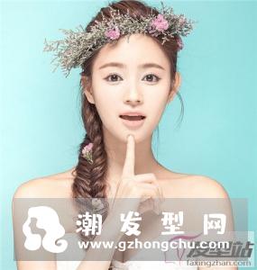新娘发型怎么扎好看 低发辫花饰扎发做妩媚新娘