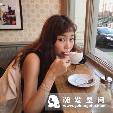 小波浪卷中长发头发图片 怎么打理