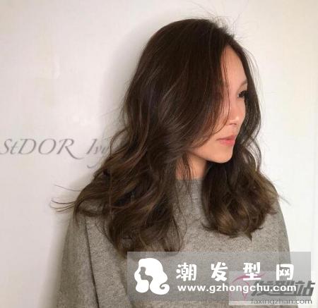 男生心中最喜欢的女生长卷发排行 浪漫爆表女神卷发实在让人无法抗拒