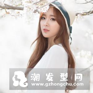 颧骨高适合什么发型 中长卷发显气质