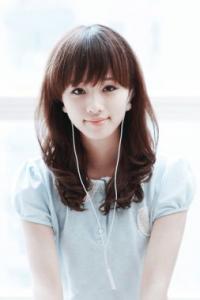 女人味十足的卷发发型 云朵般蓬蓬棉花糖卷度甜美又浪漫