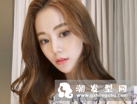 凌乱小卷中长发怎么弄好看 怎么打理