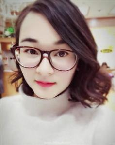 适合秋天的卷发发型 发尾烫让你美上一秋