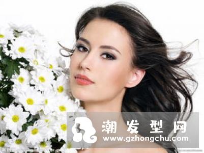 头发快速吹干的方法 夏天必学快速整发Tips