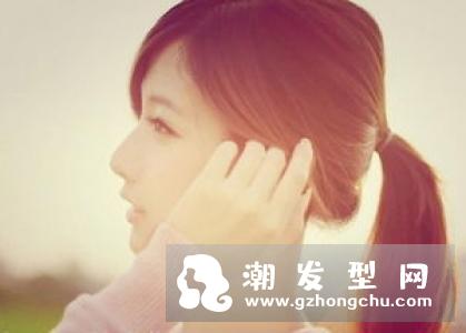 马尾辫怎么扎显脸小 位置要高