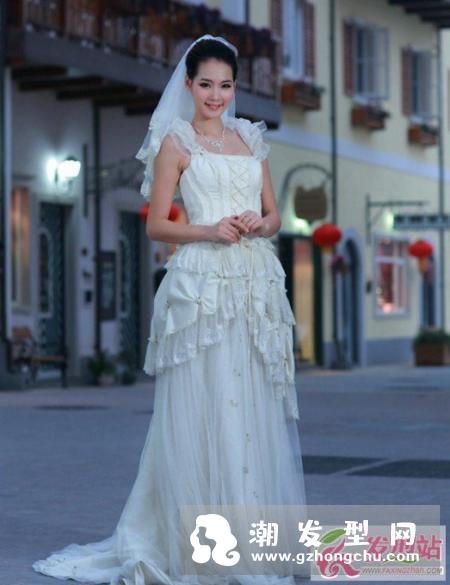女士新娘盘发图片 婚纱照就选它很有女人味