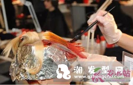 长期染发得白血病是真的吗 想染发的人要注意什么