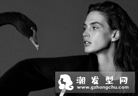 ysl反转巴黎香水真假辨别方法 广告中的女模特是谁