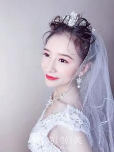 法式浪漫新娘妆发 “抽丝感”引领绝代风华