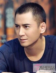 2018潮流发型男 剪时尚发型做不老潮男