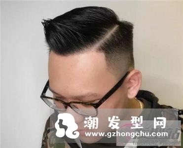 男生两边剃掉中间留长 铲青头发型最显男生帅气阳光